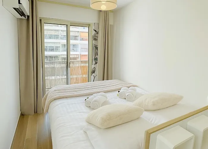 Newly Renovated 2br Modern شقة *